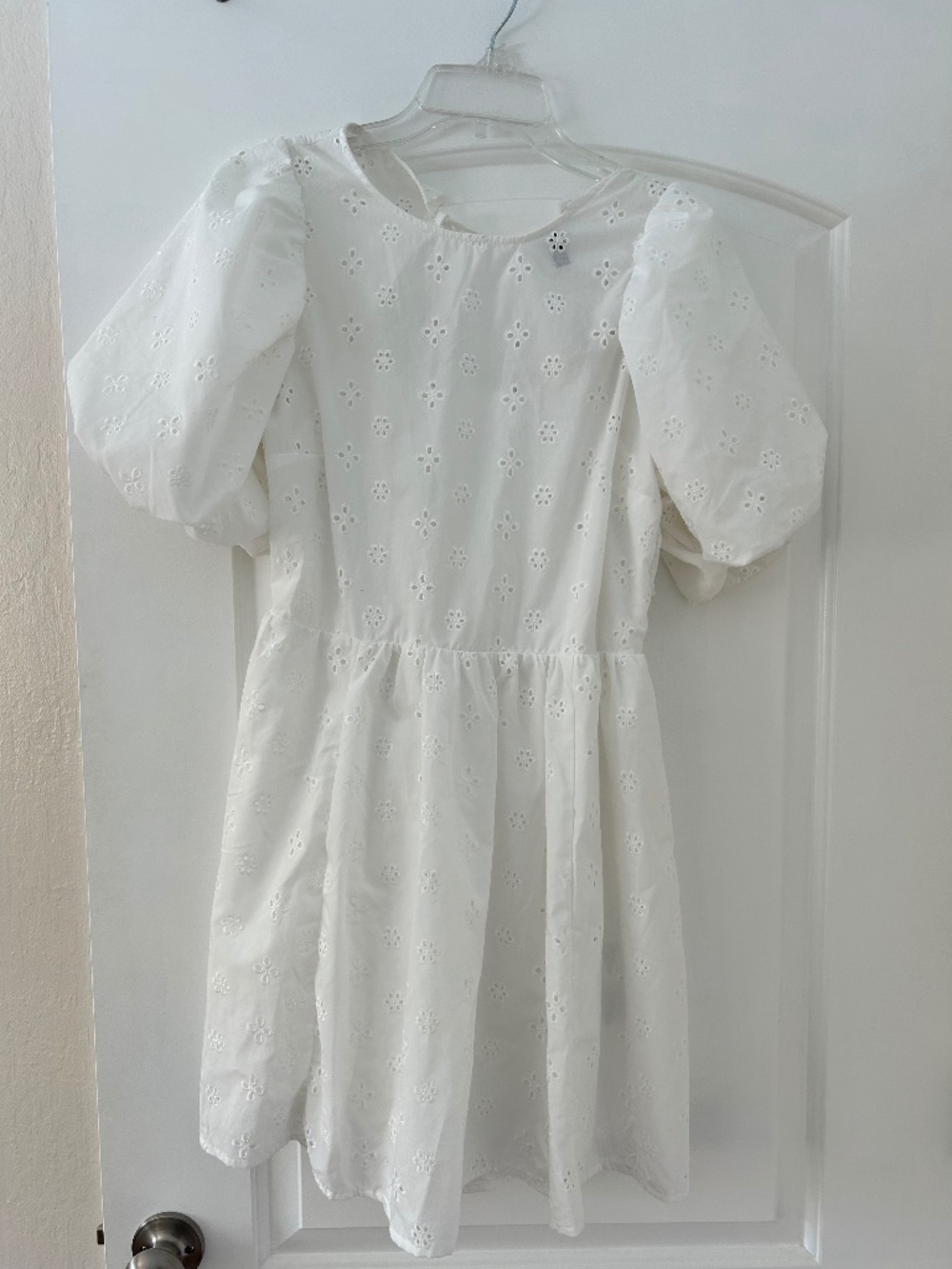 H&M NWT white eyelet dress with open back size m